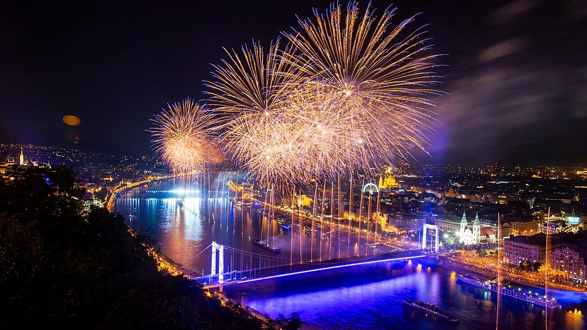 Hungary's 20 August Fireworks Cost a Quarter of Previous Bill, but Critics Still Decry Waste
