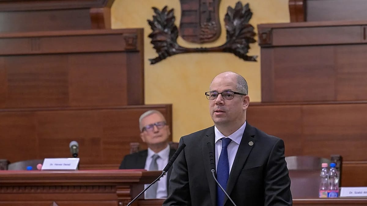 Hungary's Prosecutor General Resigns Under Pressure from PM Magyar