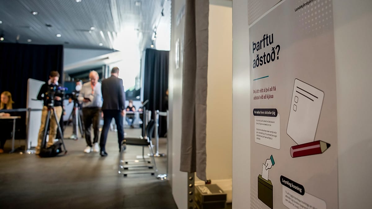Iceland's EU referendum closes with high turnout as counting begins