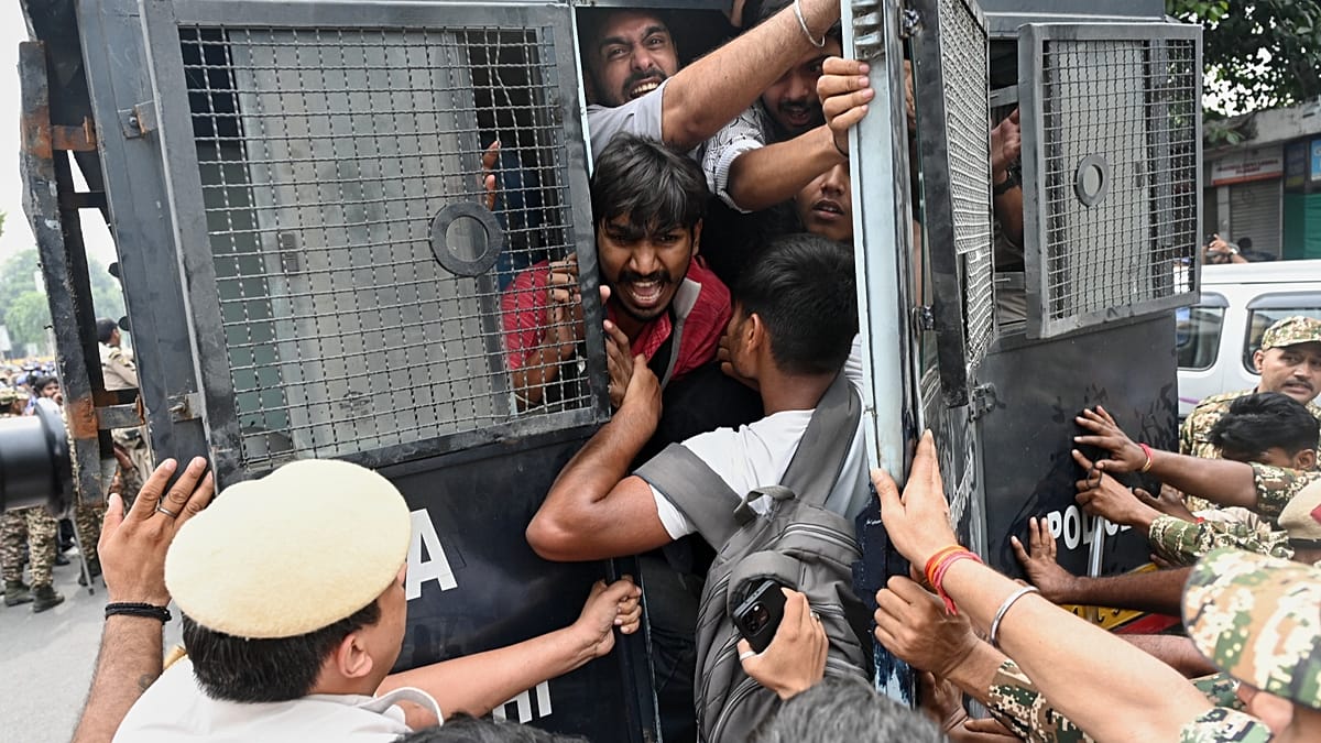 India opposition and press allege police crackdown during Delhi protests