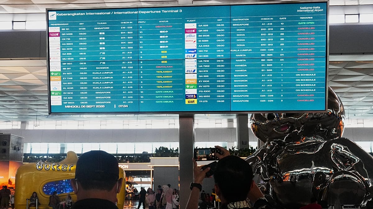 Indonesian flights resume after Anak Krakatau eruption disrupts travel