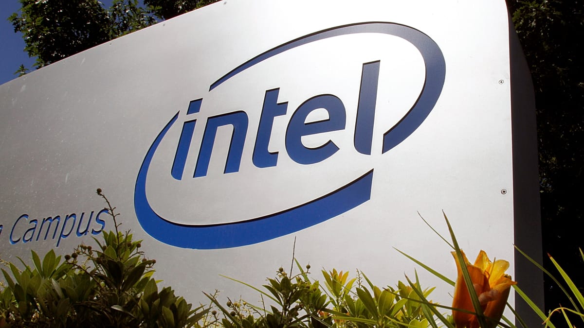 Intel Shares Surge 20% on AI-Driven Earnings Beat, Recovery from 2025 Crisis