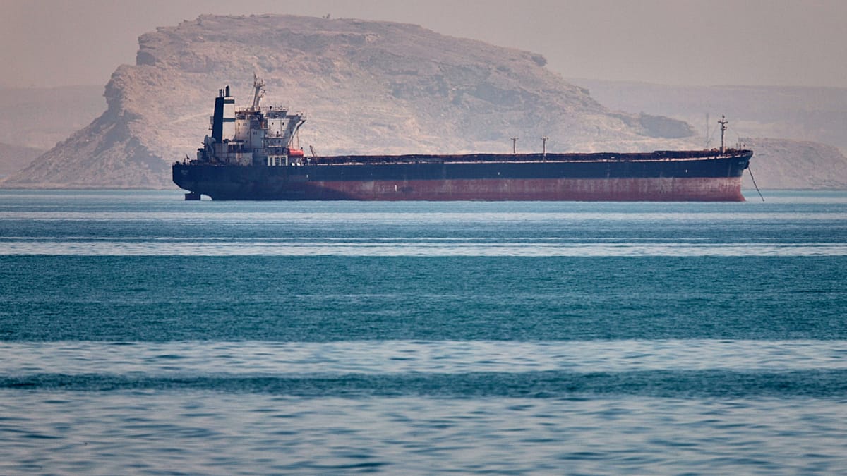 Iran Conflict Reshapes Inflation Hedges: Oil Outperforms Gold as Rates Rise