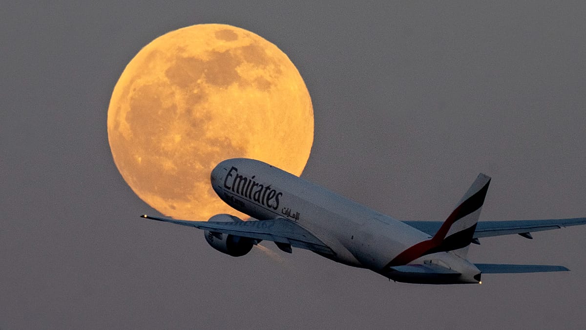 Iran Conflict Upends Record Airline Profits as European Carriers Hold Ground