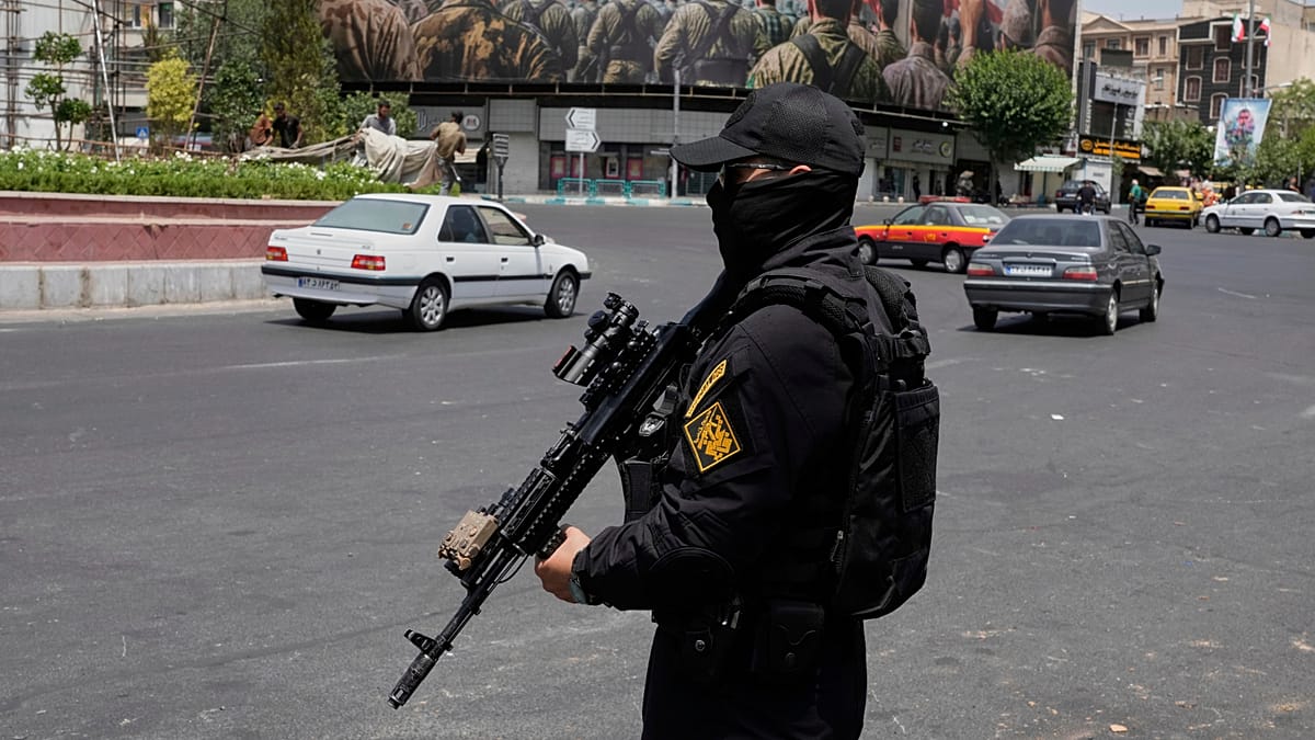 Iran likens Hormuz standoff to chess, demands US concessions