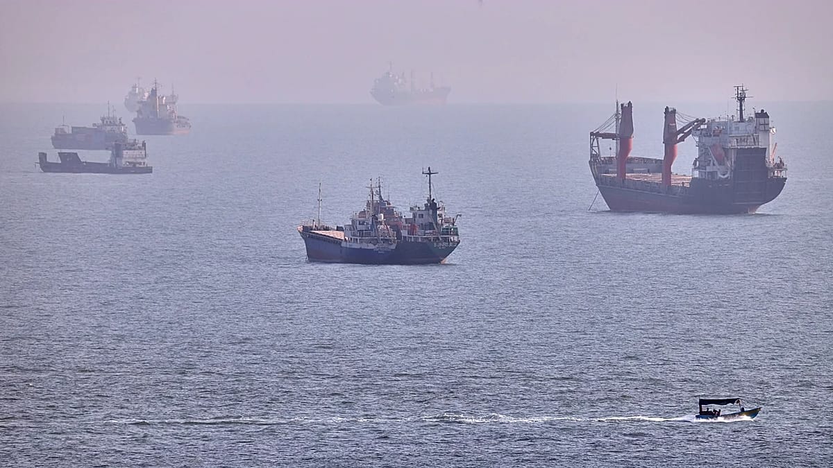 Iran-Oman deal would bar military ships from Strait of Hormuz