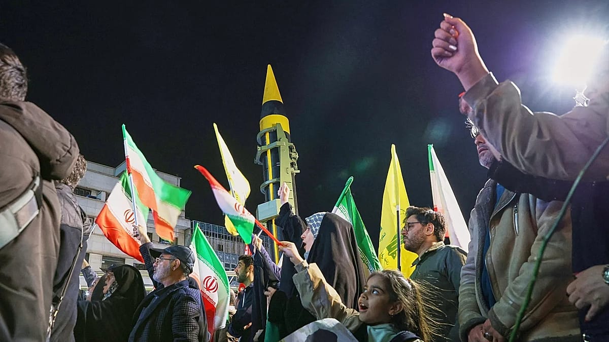 Iran's Nuclear Talks Stalled by Internal Slogans and Naval Standoff, Former Diplomat Says