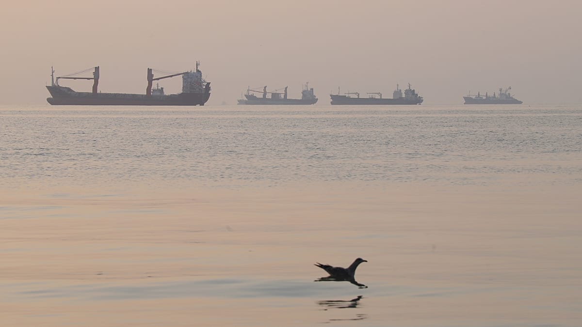 Iran's Revolutionary Guard reports tanker fires in Strait of Hormuz amid talks