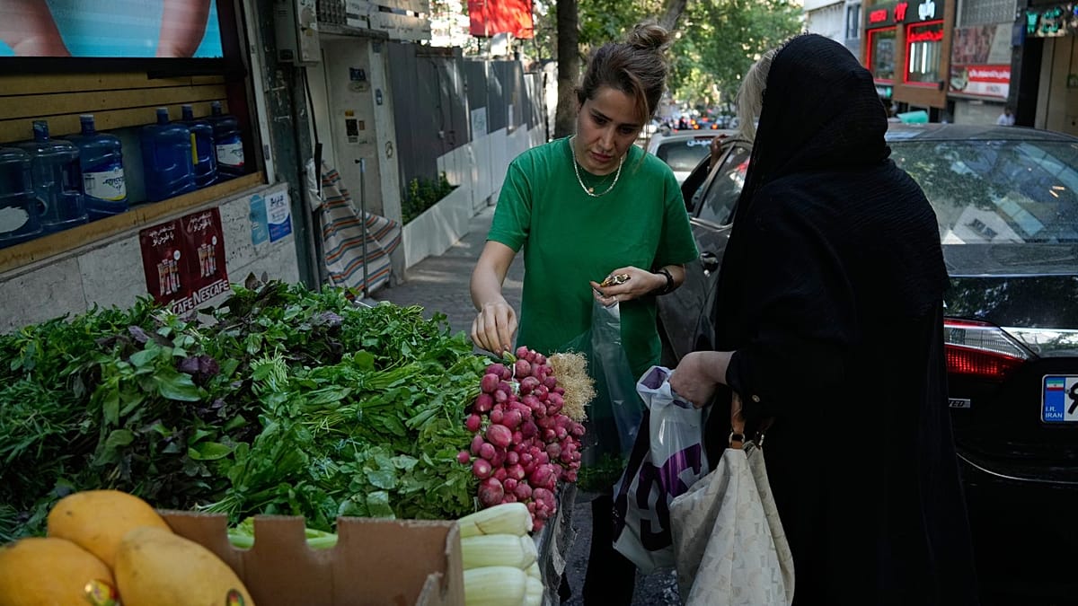 Iran's Rial Plunge and Inflation Surge Deepen Economic Crisis
