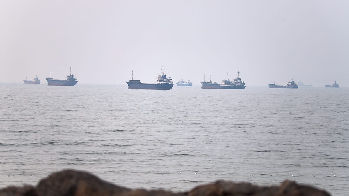 Iran Warns Ships on Hormuz Routes as Doha Talks Show Modest Progress