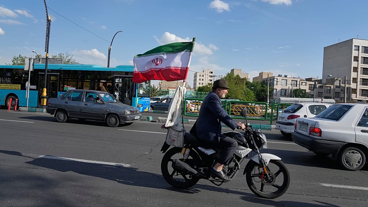 Iranian Rial Hits Record Low as Trump Vows to Maintain Naval Blockade