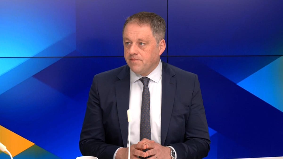 Ireland Eyes Budapest Shift to Unblock Ukraine EU Accession Talks