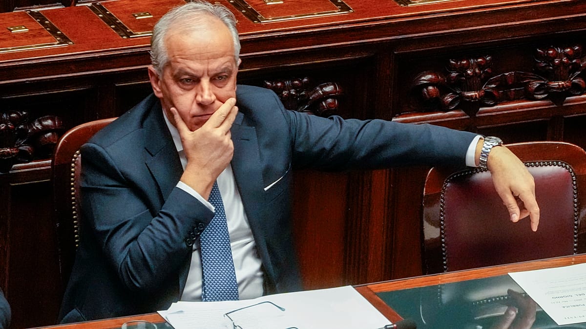 Ireland joins push to return asylum seekers to Italy as Sea Watch 5 detained