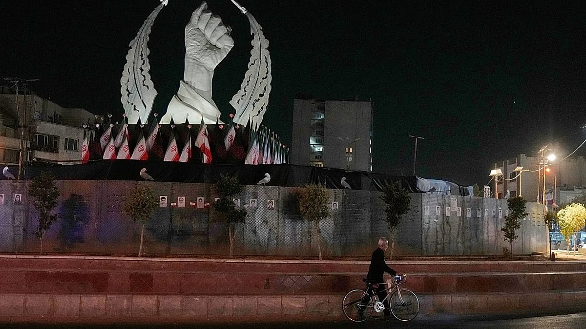 IRGC Threatens US as Iran Signals Openness to Renewed Nuclear Talks