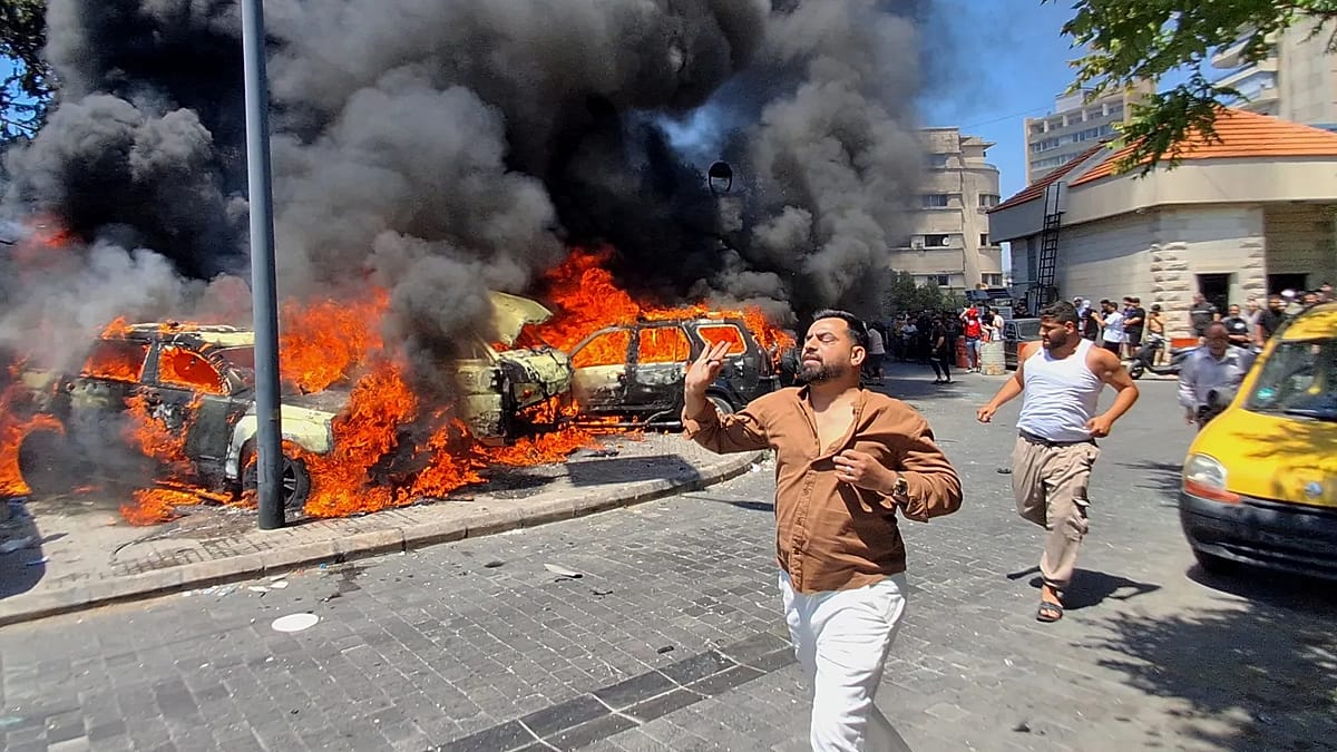Israel Intensifies Airstrikes Across Southern Lebanon as Diplomacy Stalls