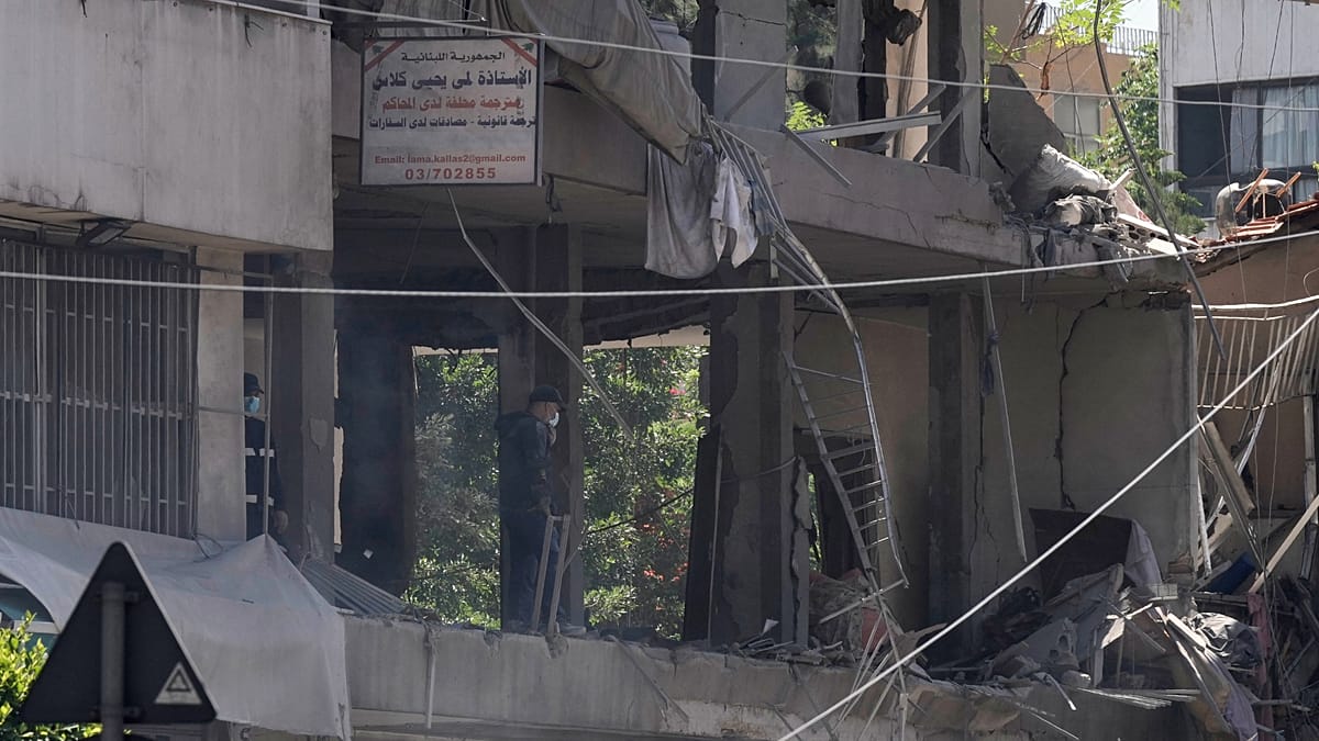 Israeli Airstrikes Hit Southern Beirut as US-Iran Deal Nears, Complicating Ceasefire Hopes
