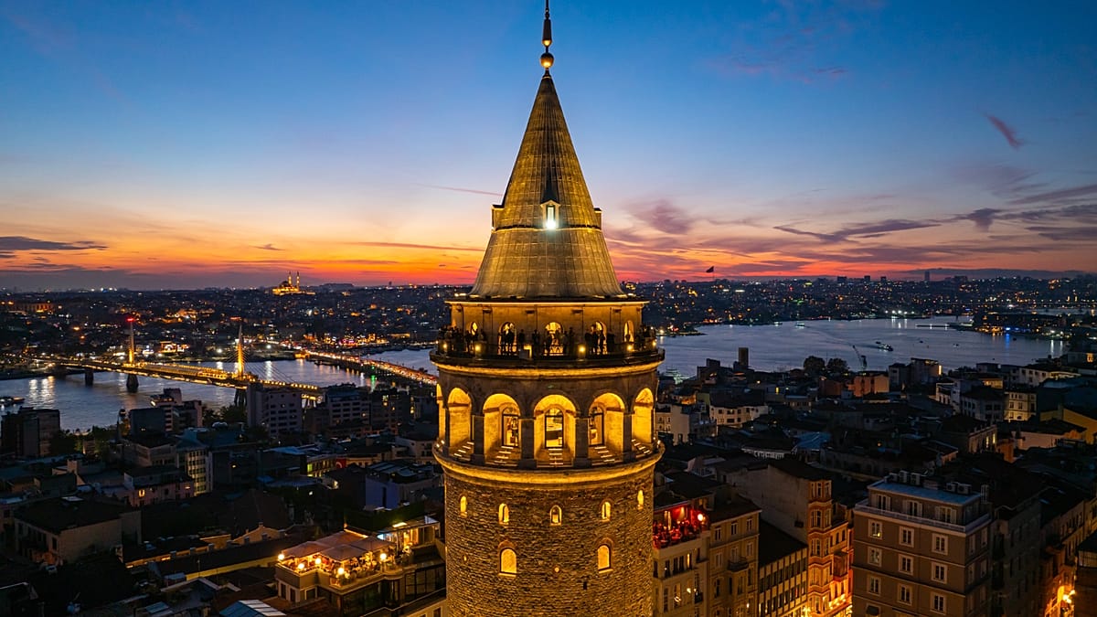 İstanbul after dark: rooftop clubs, meyhane taverns and Bosphorus cruises