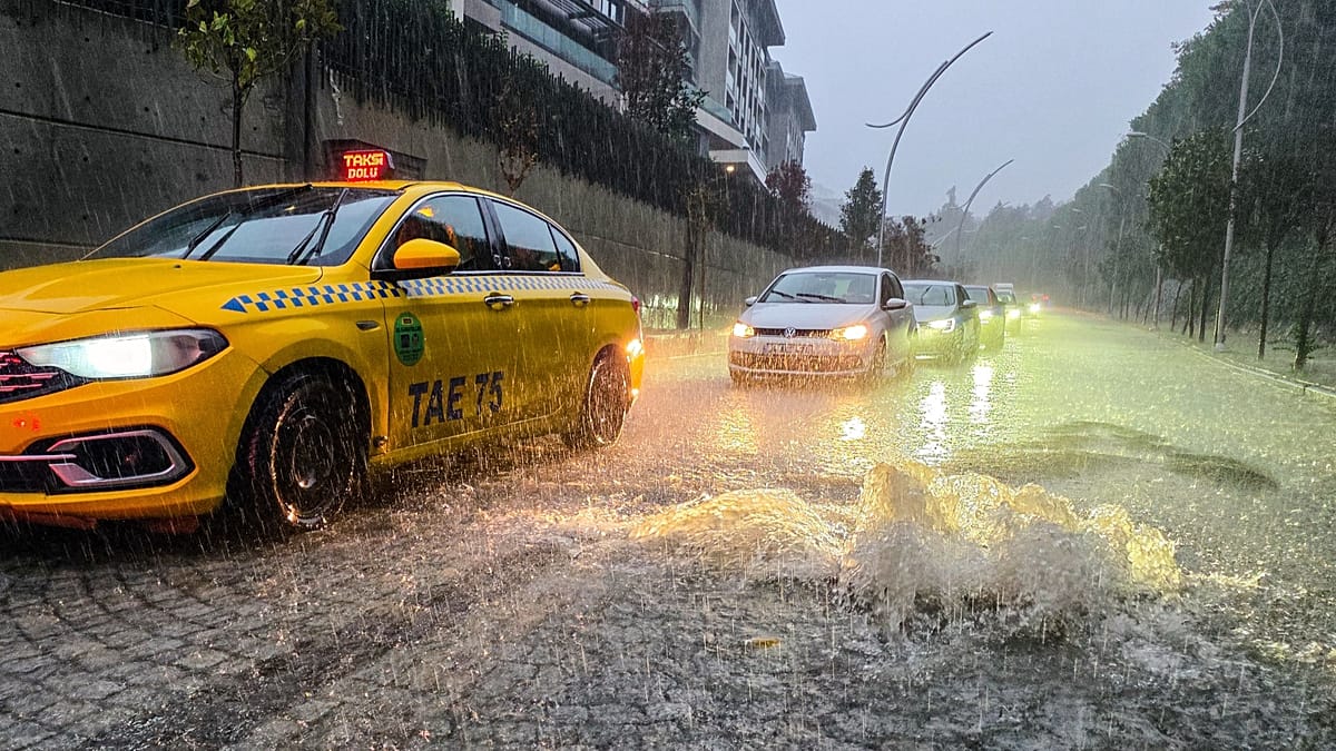 Istanbul floods kill two as heaviest rain in decades paralyzes city