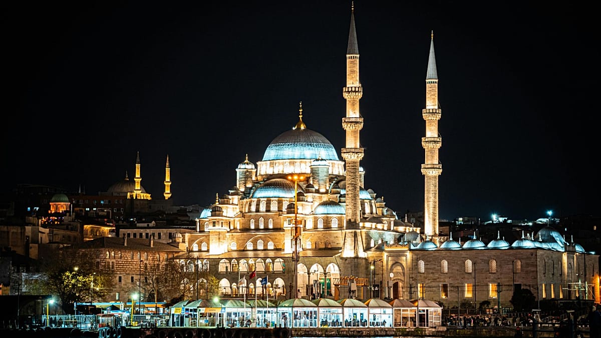 Istanbul's Nightlife: Rooftop Clubs, Bosphorus Cruises, and Late-Night Street Food