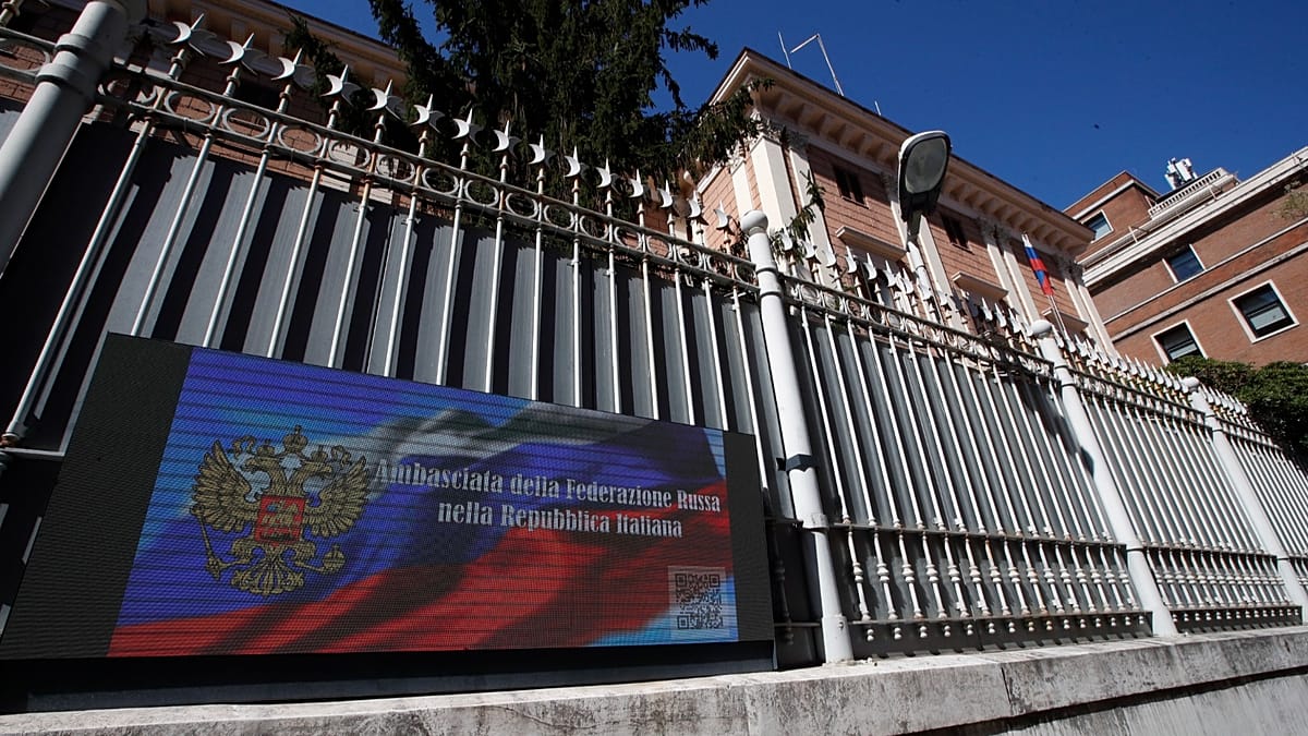 Italy expels two Russian diplomats over espionage, Tajani condemns 'hybrid warfare'