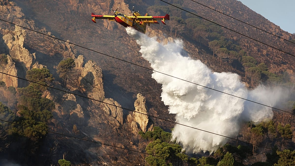 Italy's Canadair fleet returns to Rome after record European fire season