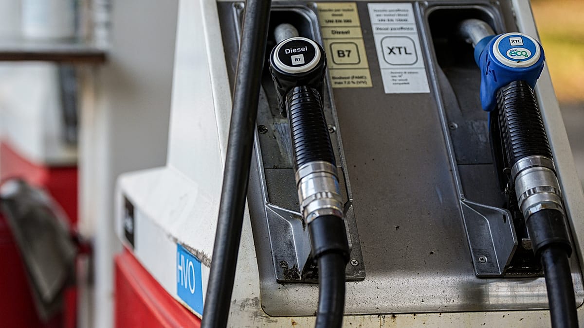Italy's petrol prices hit €2.6 per litre as opposition demands action
