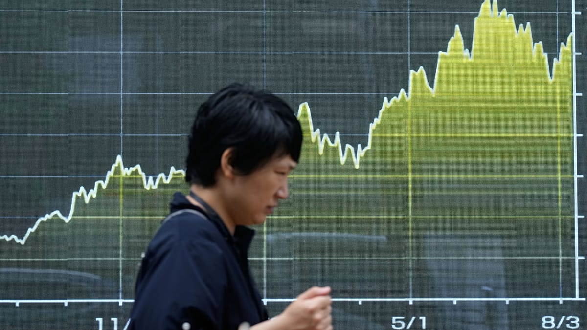 Japan's 10-year bond yield hits 30-year high as growth disappoints