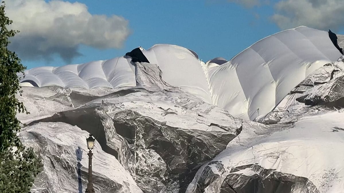 JR's 'La Caverne' Installation on Paris' Pont Neuf Damaged by Storm, Opening Delayed
