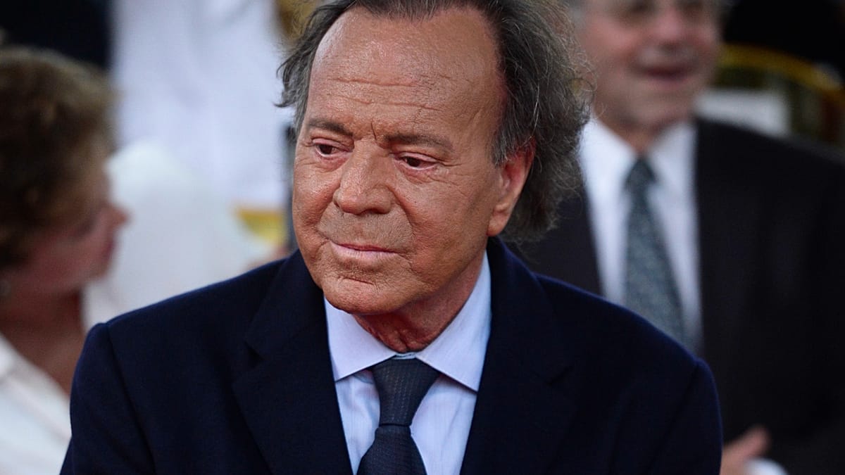 Julio Iglesias Sues Spain's Deputy PM Yolanda Díaz Over Sexual Abuse Remarks