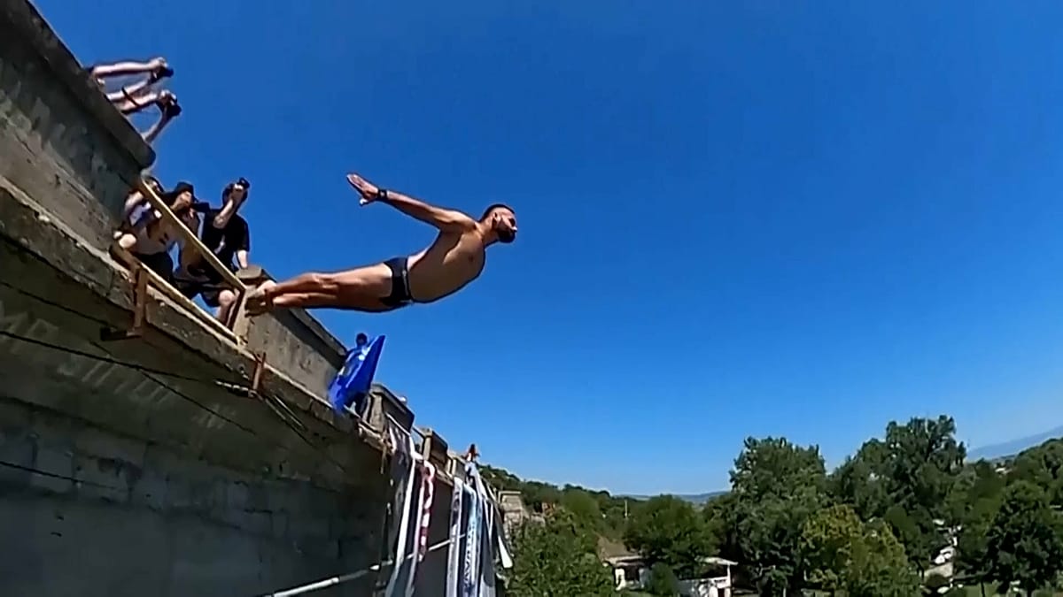 Kosovo's annual bridge diving contest draws daredevils to the Drin