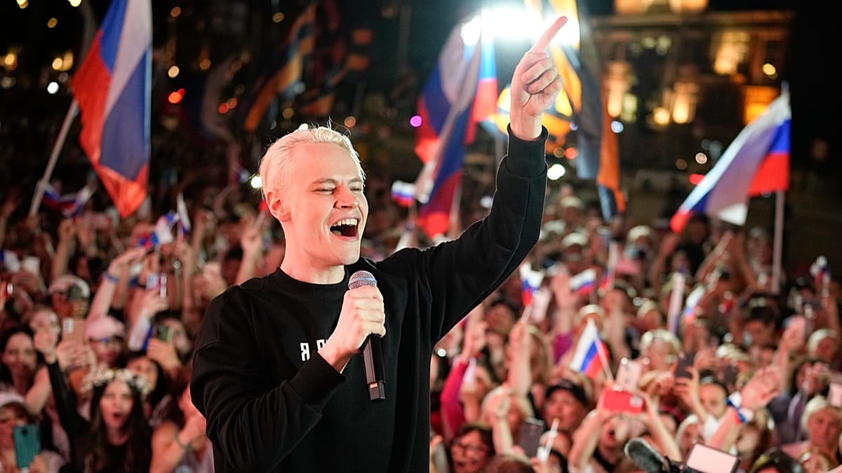Kremlin-Backed Singer Shaman Uses AI Deepfakes to Mock Exiled Russians