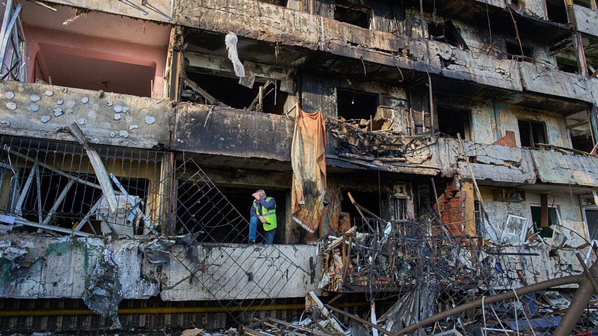 Kyiv hit by overnight Russian strikes, killing one and wounding 20