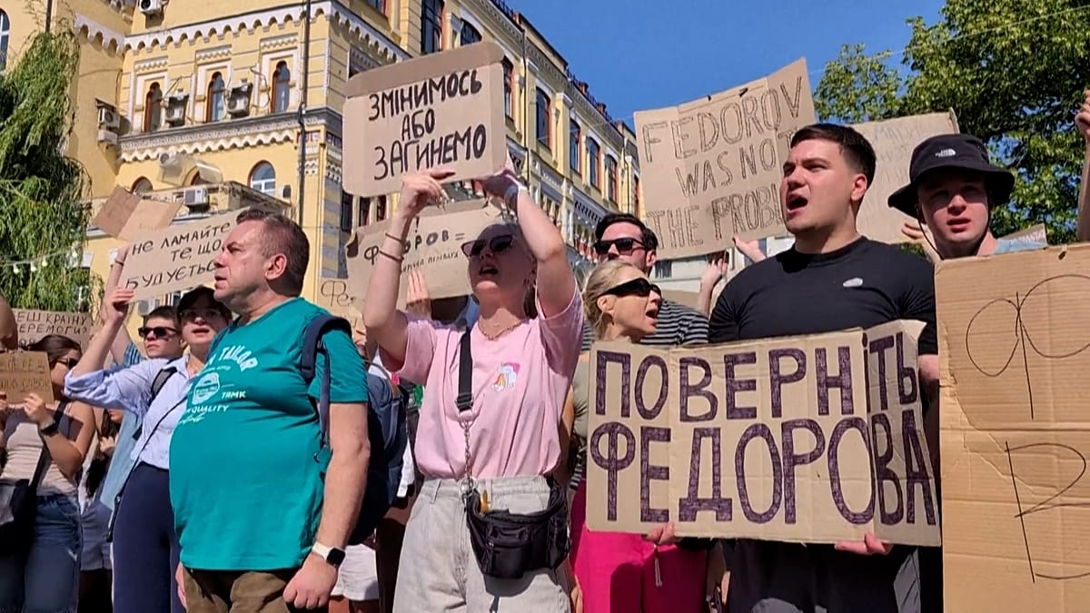 Kyiv Protests Erupt After Zelenskyy Ousts Defence Minister Fedorov