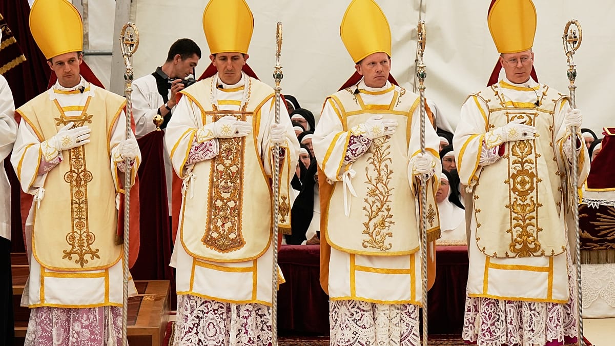 Lefebvrists Reject Excommunication as New Schism Looms in Scotland