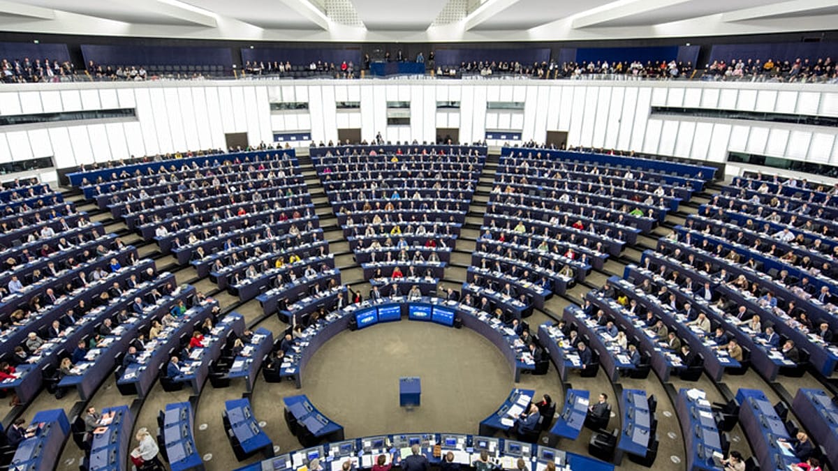 Left group pushes to halve MEP salaries in budget amendment