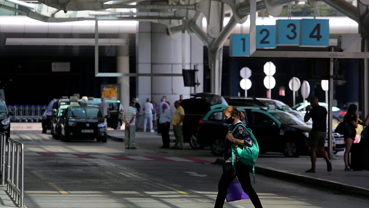 Lisbon airport taxi crackdown finds 67 violations amid tourist scam complaints