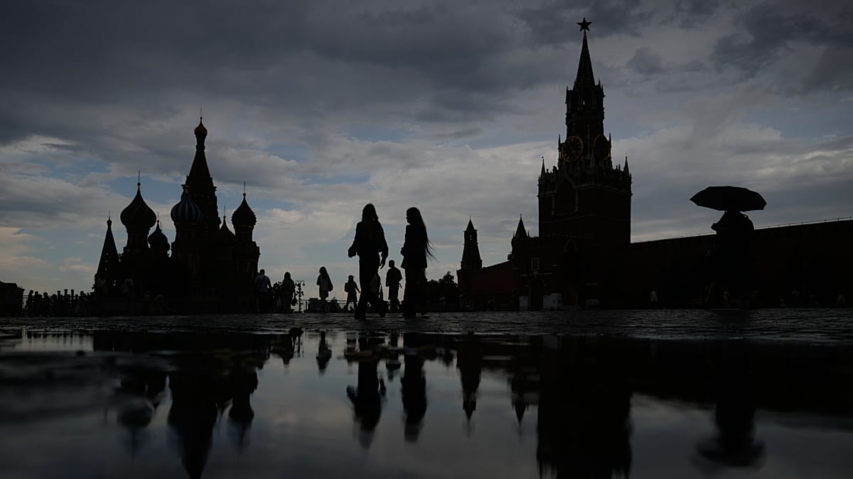 Lithuania tightens curbs on pro-Kremlin Russians and Belarusians
