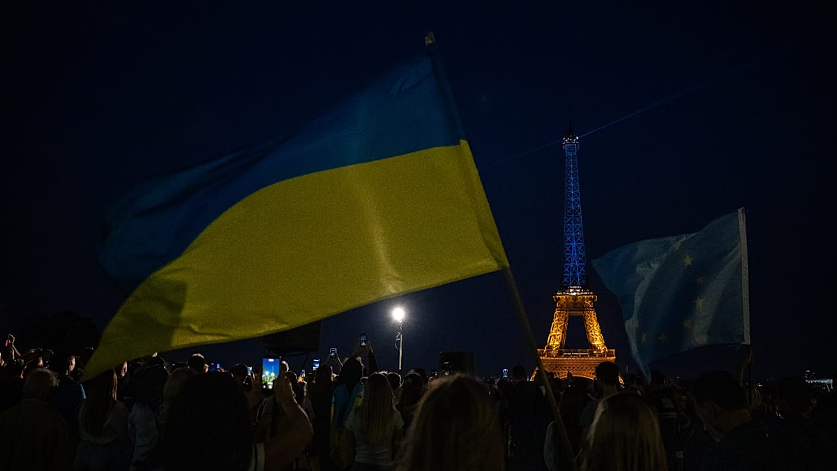 London and Paris landmarks glow blue and yellow for Ukraine's Independence Day