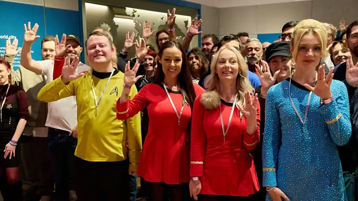 London Science Museum sets Vulcan salute world record