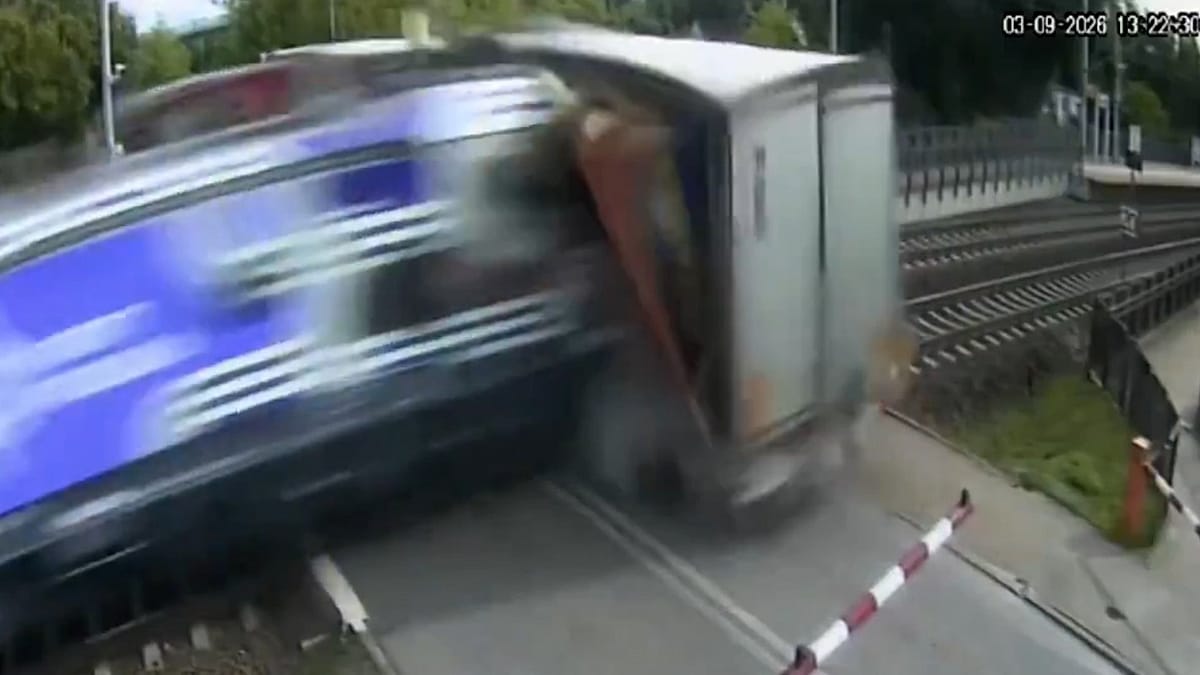 Lorry driver's hesitation proves fatal in Gdańsk level crossing crash
