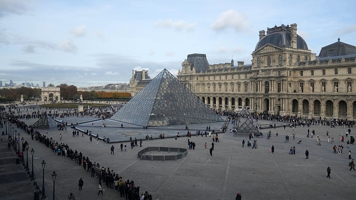 Louvre Heist Investigation Shifts to Belgium After Phone Data Analysis