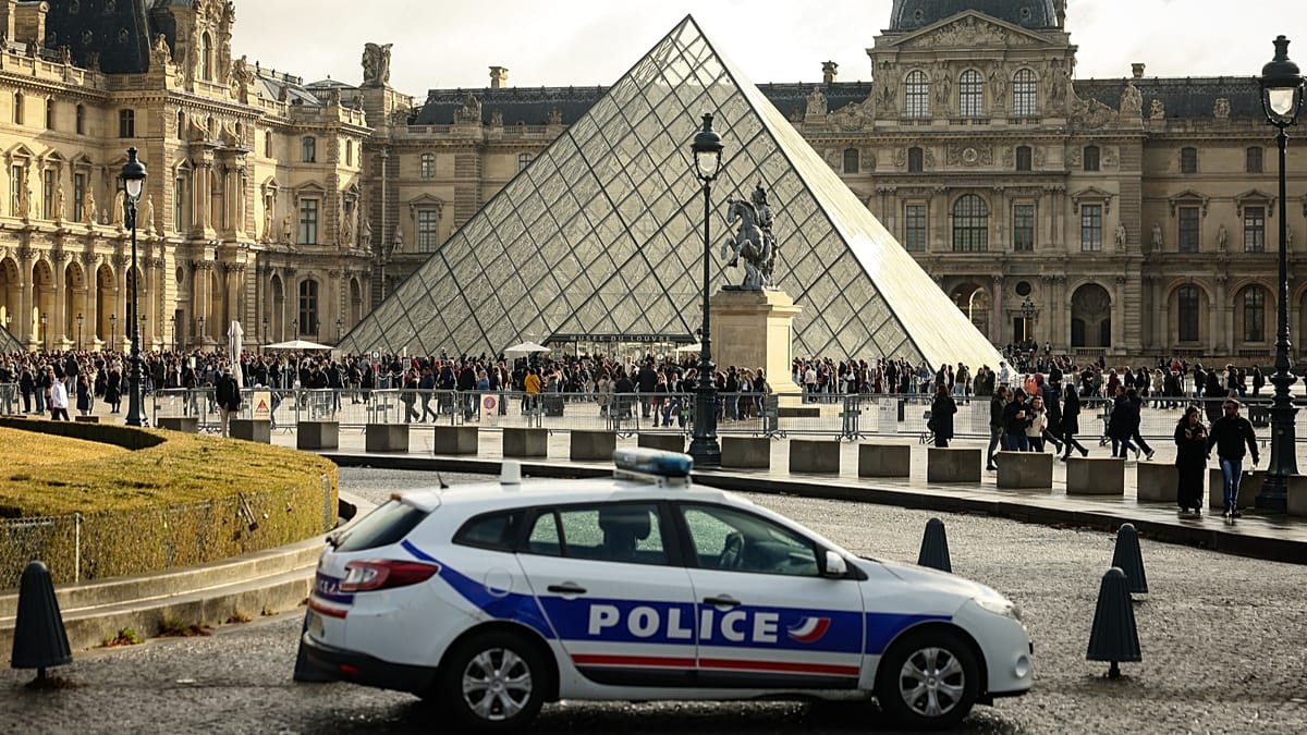 Louvre Heist Suspects Reveal They Were Recruited Days Before €88 Million Jewel Theft