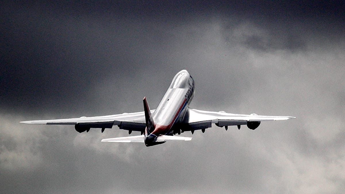 Luxembourg airport resumes flights after drone disruption