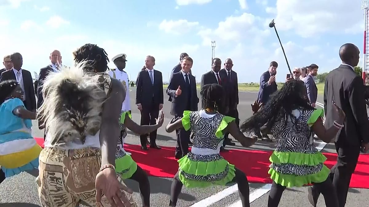 Macron Joins Kenyan Dancers to 'Hakuna Matata' Ahead of Africa-France Summit