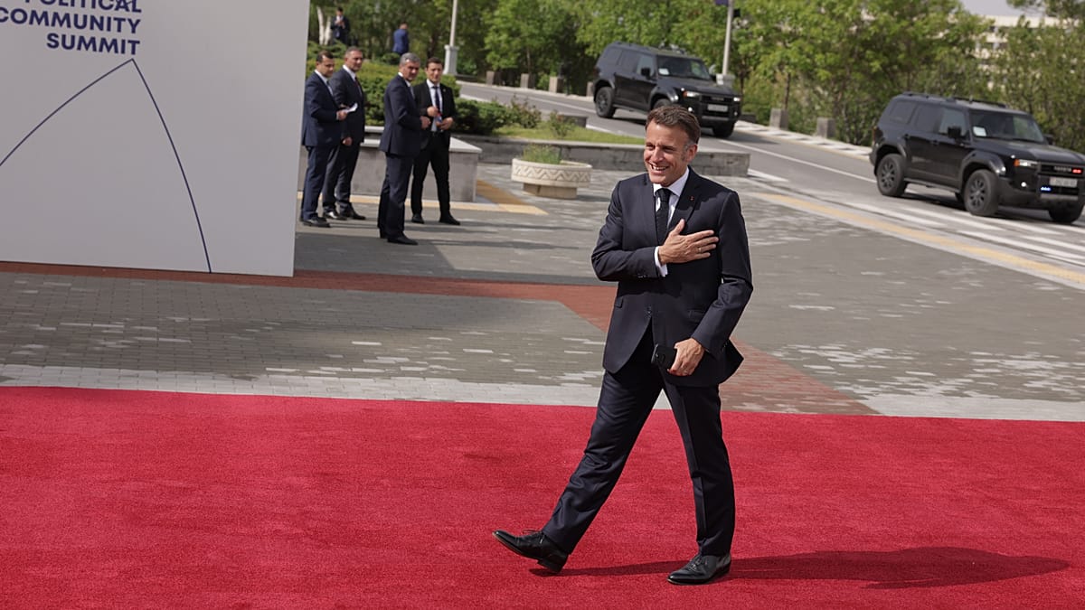Macron Steals Show at Yerevan EPC Summit, Hails Armenia's European Turn