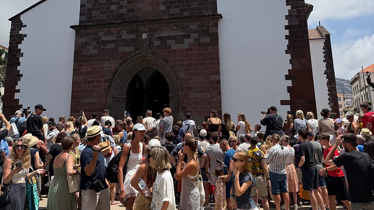 Madeira wedding draws crowds, but Ronaldo and Georgina stay away