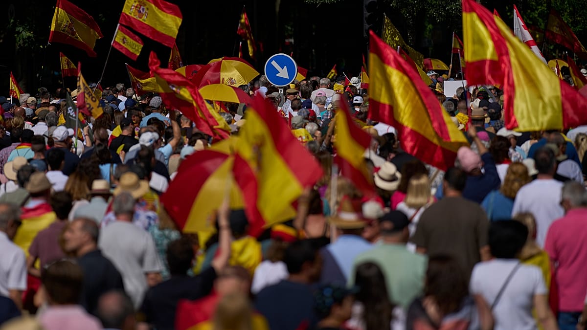 Madrid Sees Mass Rally Demanding Sánchez Resignation Over Corruption Claims