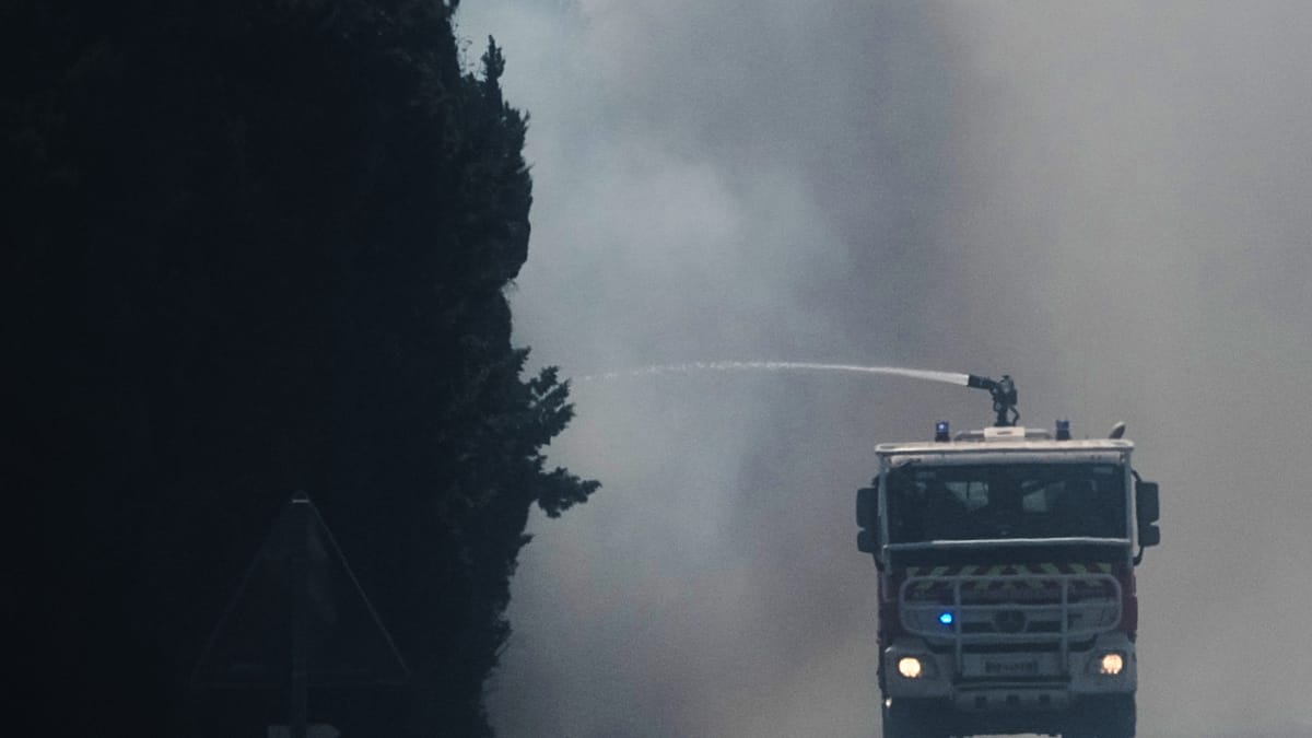 Major Wildfire Rages in Fontainebleau Forest South of Paris Amid Heatwave