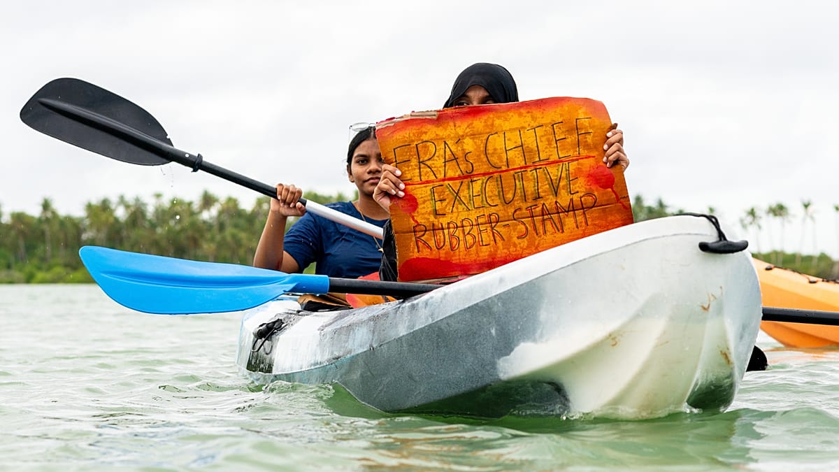 Maldives youth paddle against reclamation to defend their islands