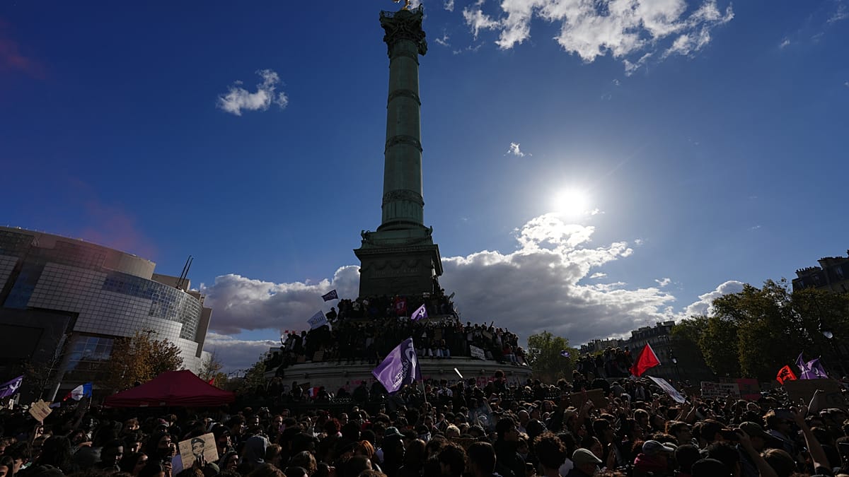 Mélenchon hails Bastille rally as French student protests grow